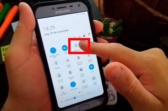 Conexão do fone via Bluetooth Seu Fone Bluetooth [TWS F9] Só Conecta Um Lado resolver